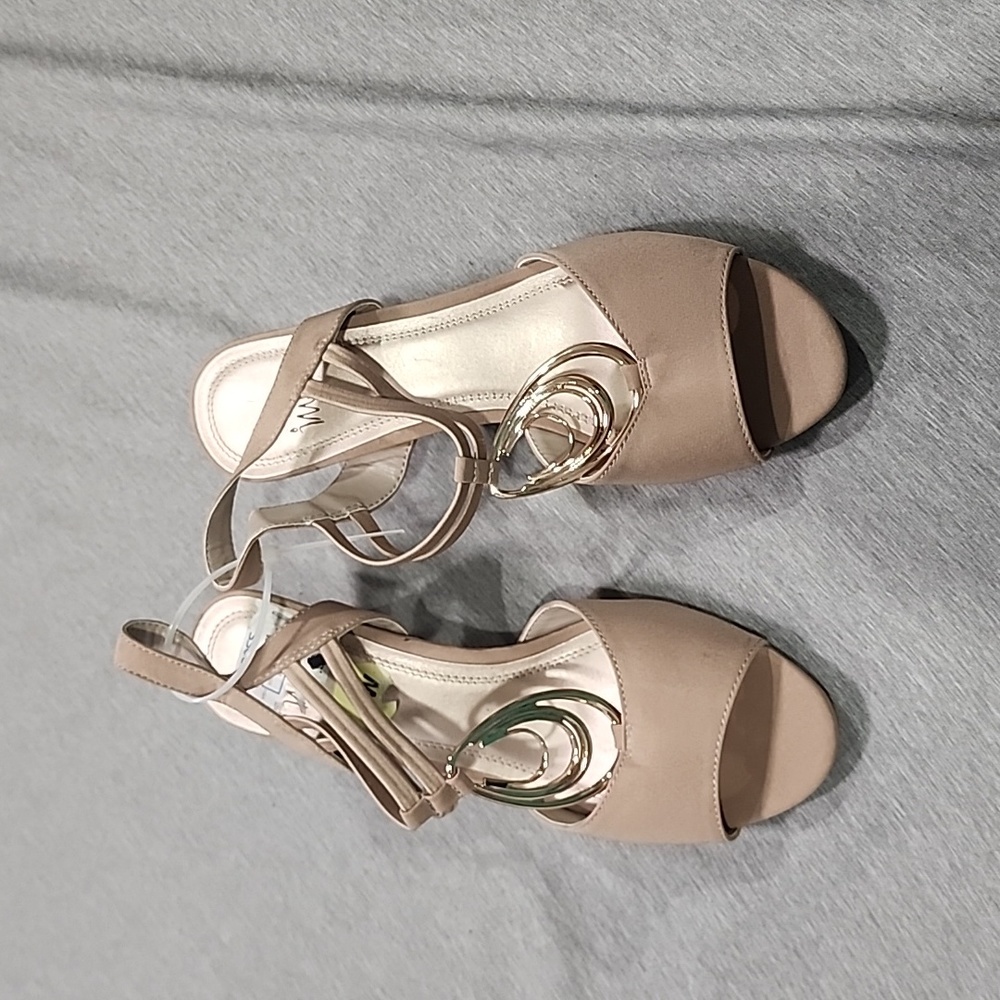 NWT Impo #tan/beige heels size 9W